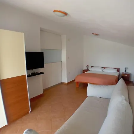 Apartamento With Parking Space Drage, Biograd - 25310 Pakoštane